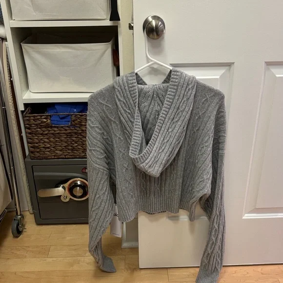 ALO Yoga Heather Gray Cable Knit Women's Sweater - Picture 4 of 4